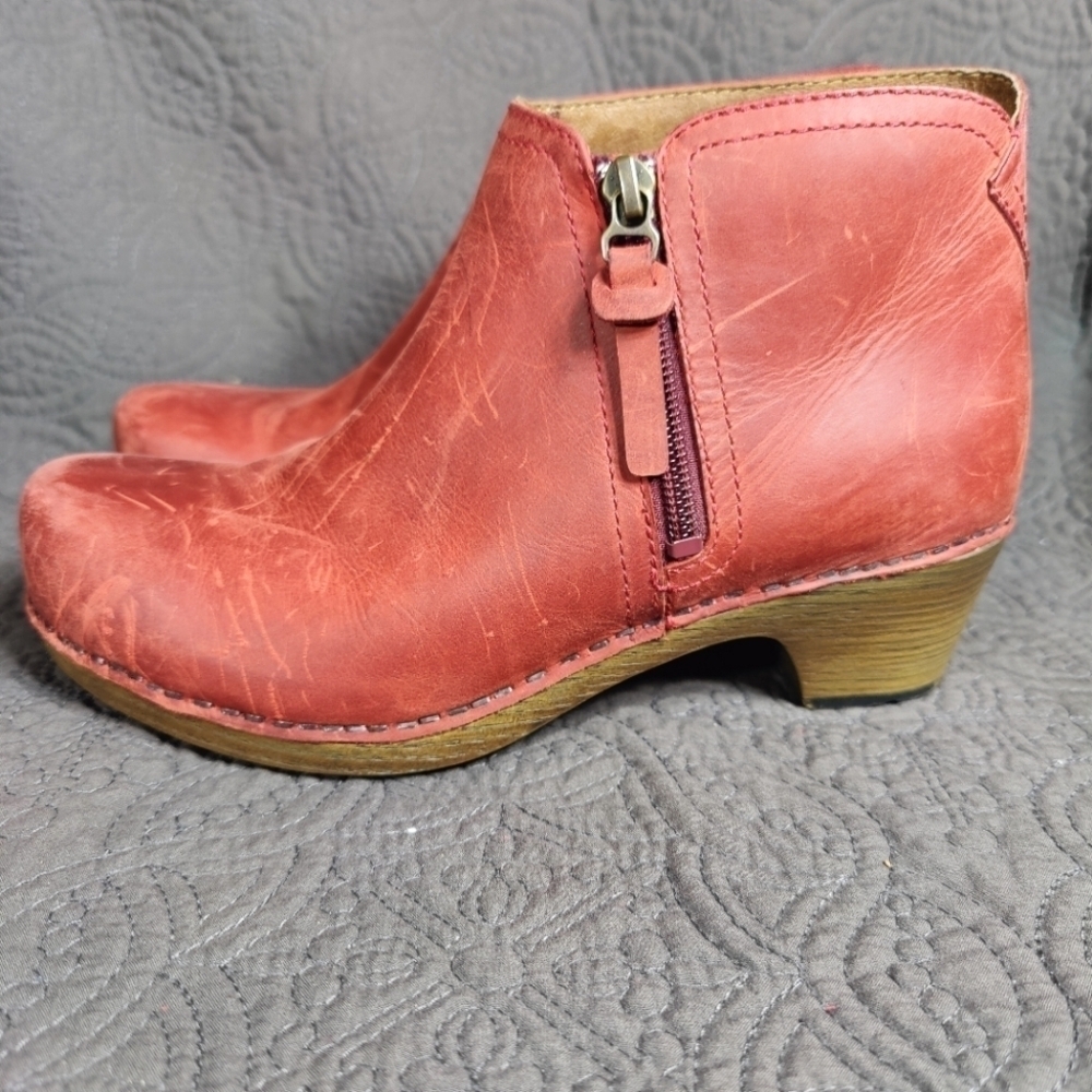Dansko Max Block Heel Zip Distressed Rust Burgundy Leather Ankle Wedge 6.5-7 - Picture 1 of 13